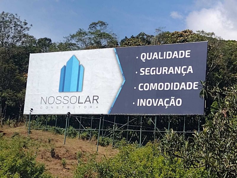 Painel 1 e 2: ao lado do pedgio, sentido Santos (lado direito)